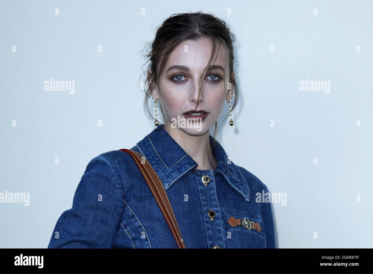 Emma Chamberlain attends the Louis Vuitton Womenswear Fall/Winter  Fotografía de noticias - Getty Images