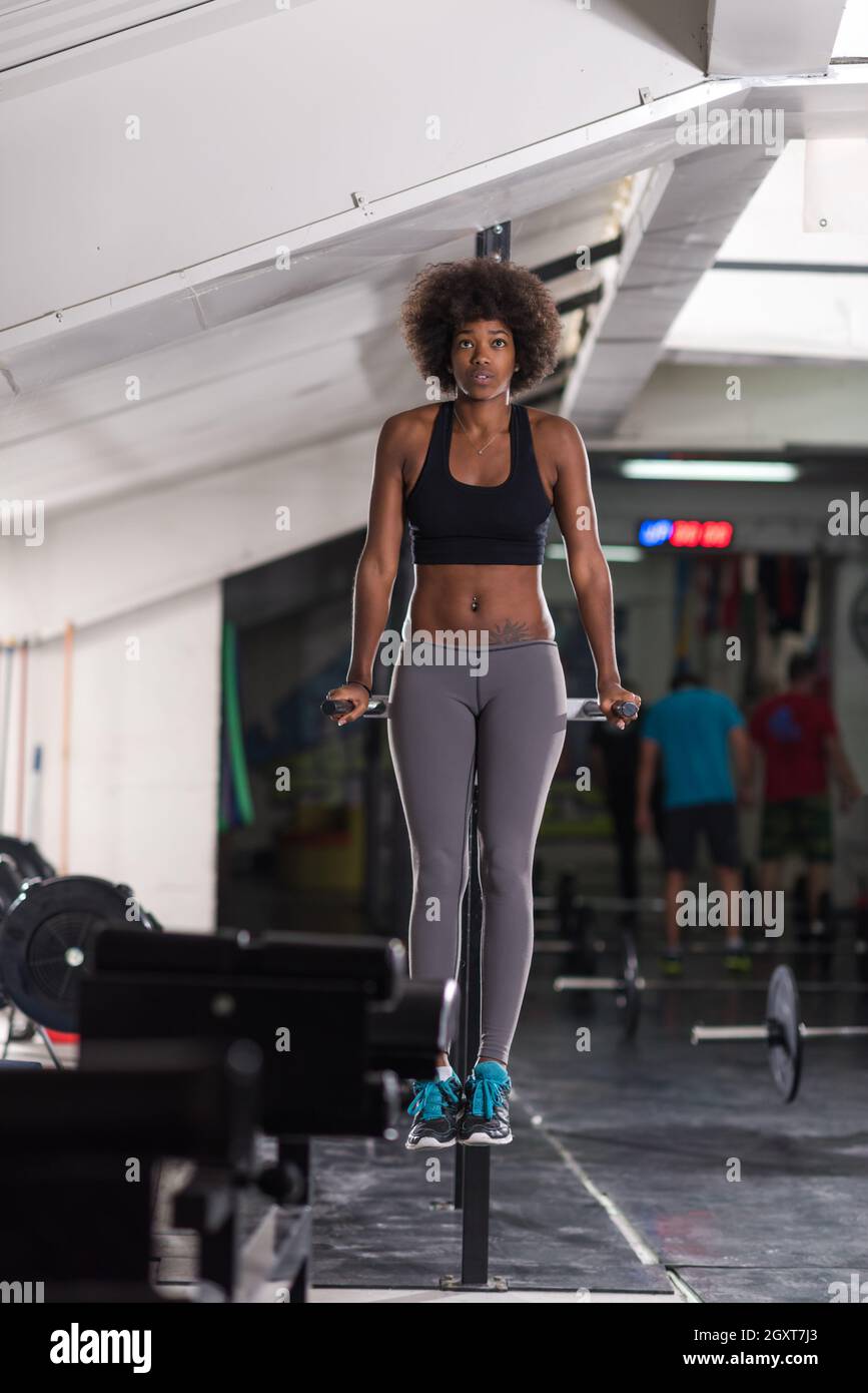 african american athlete woman workout out arms on dips horizontal parallel  bars Exercise training triceps and biceps doing push ups Stock Photo - Alamy