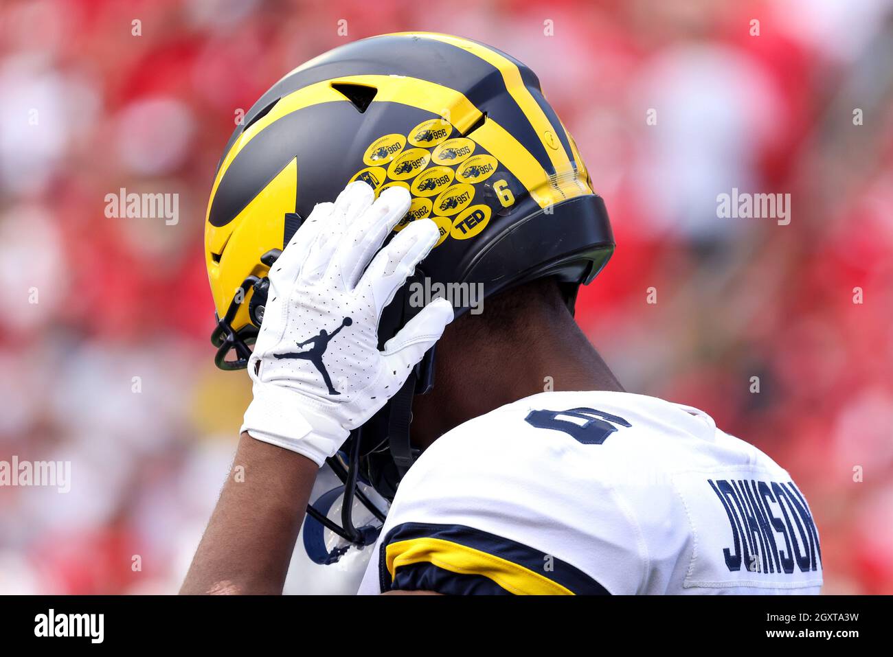 Michigan football sale gloves jordan