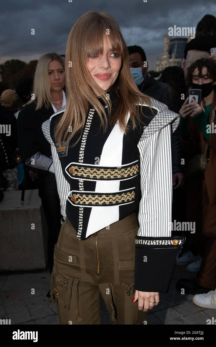 Scream queen Samara Weaving wears Louis Vuitton outfit at Paris Fashion  Week