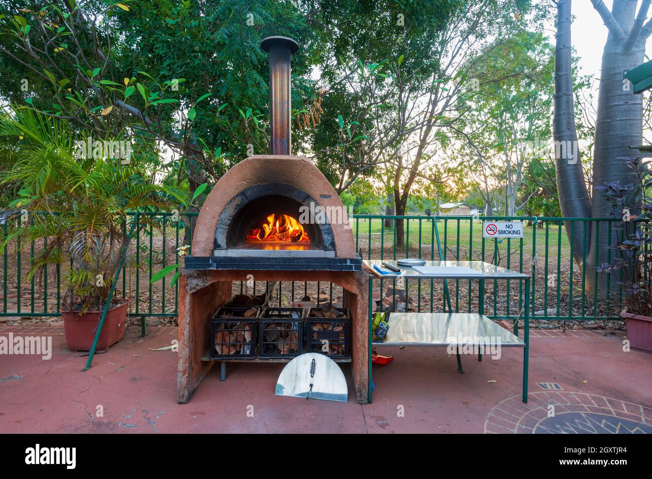 Wood fired pizza oven hires stock photography and images Alamy