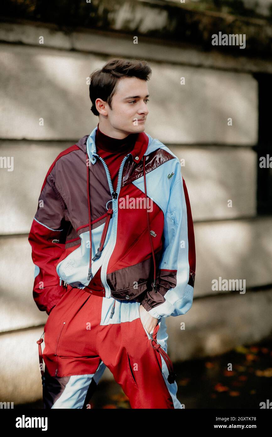 Paris, France, on October 5, 2021, Street style, Noah Schnapp arriving at  Lacoste Spring Summer 2022 show, held at Palais de Tokyo, Paris, France, on  October 5, 2021. Photo by Marie-Paola Bertrand-Hillion/ABACAPRESS.COM