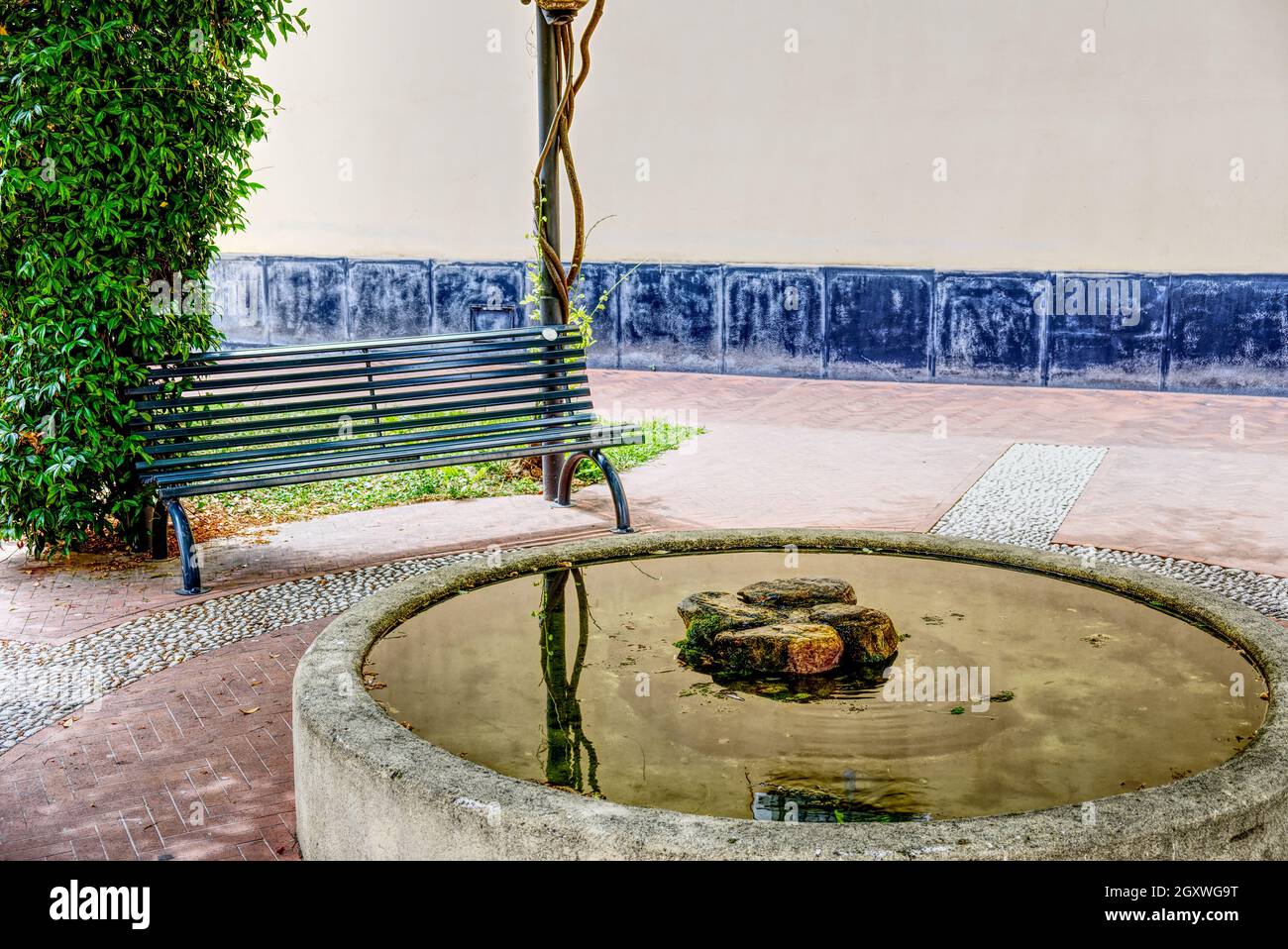 View of Fountain goldfish pond hi-res stock photography and images - Alamy