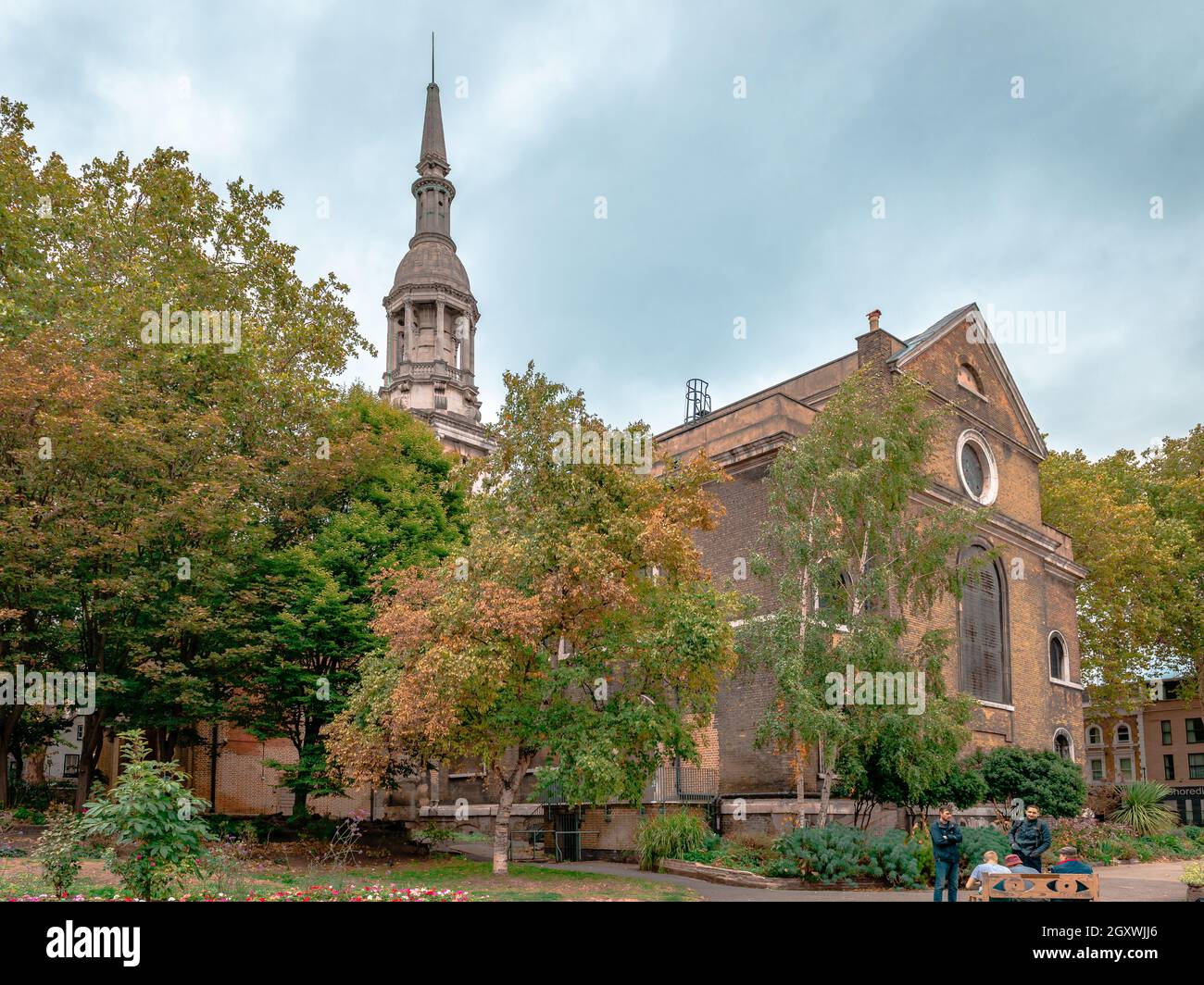 St. Leonard's church, at the intersection of Shoreditch High Street with Hackney Road, in Shoreditch, Hackney. The current building dates from 1740. Stock Photo