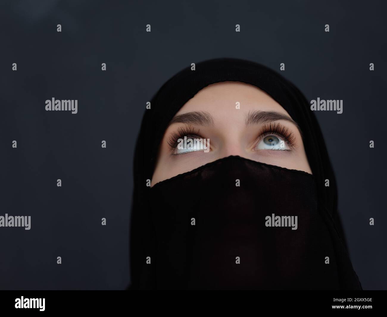 Portrait of muslim woman wearing niqab and traditional arabic clothes ...