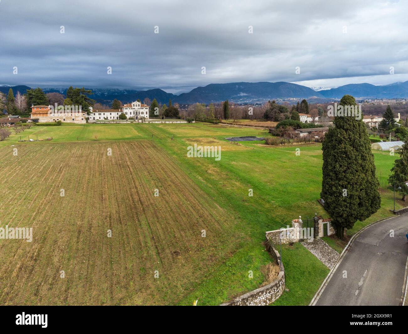 Palace symmetries hi-res stock photography and images - Alamy