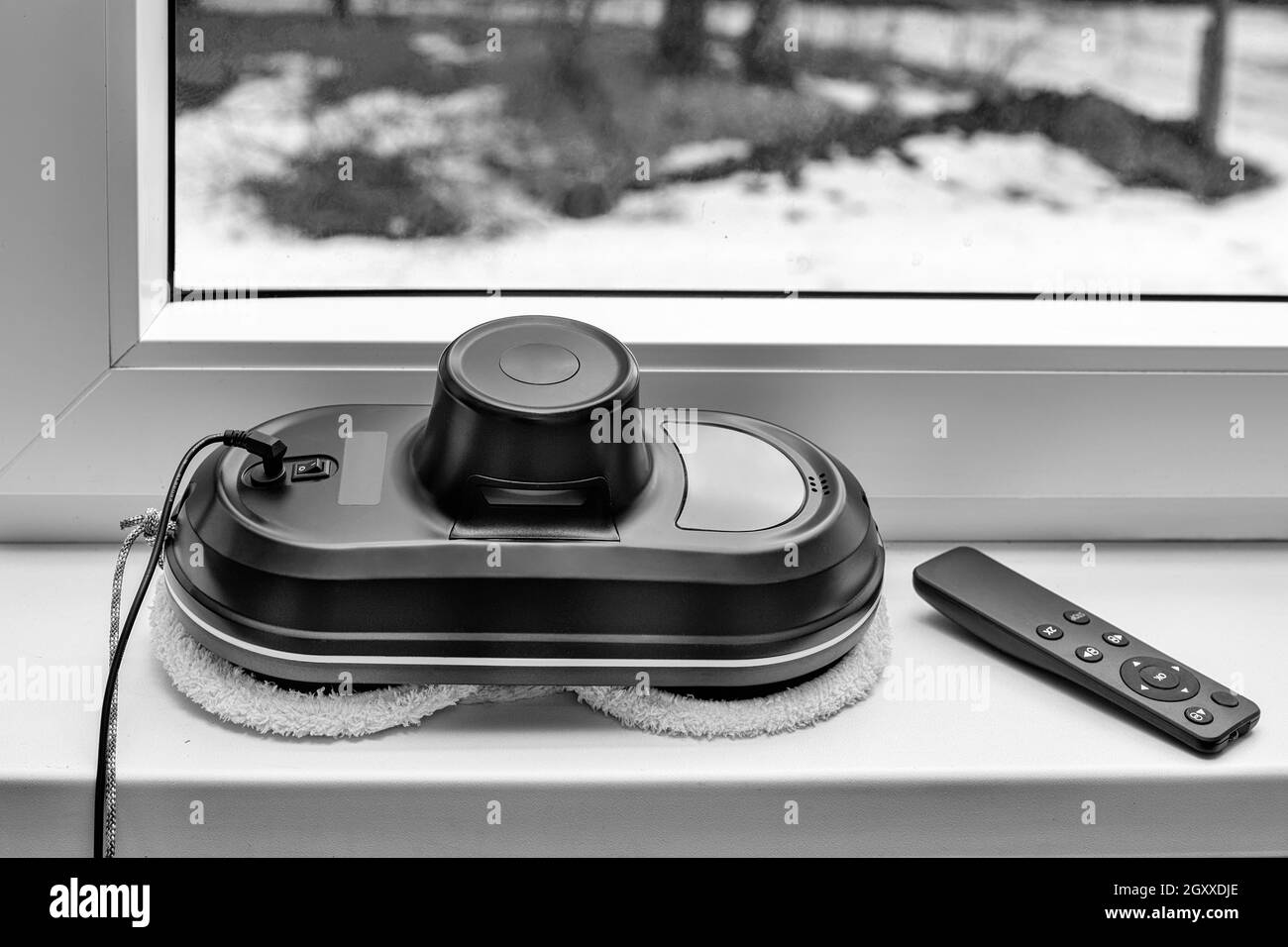 Window cleaning robot Black and White Stock Photos & Images Alamy