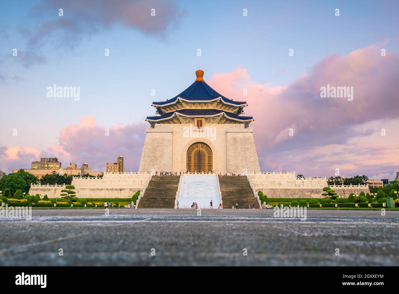 Chiang Kai-shek memorial in Taipei, Taiwan Chinese characters on the walls represent Chiang Kai-shek’s political values of ethics, democracy and scien Stock Photo