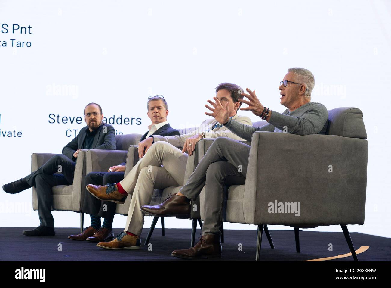New York, United States. 05th Oct, 2021. Judges for finalists of hackthon sit on stage during CoinGeek Conference at Sheraton Times Square. Judges are (L - R) Steve Shadders, CTO nChain, Paul Rajchod, Managing Director of Ayre Venture, Dr. Craig Wright, Chief Scientist nChain, Donny Deutsch, TV Personality. (Photo by Lev Radin/Pacific Press) Credit: Pacific Press Media Production Corp./Alamy Live News Stock Photo