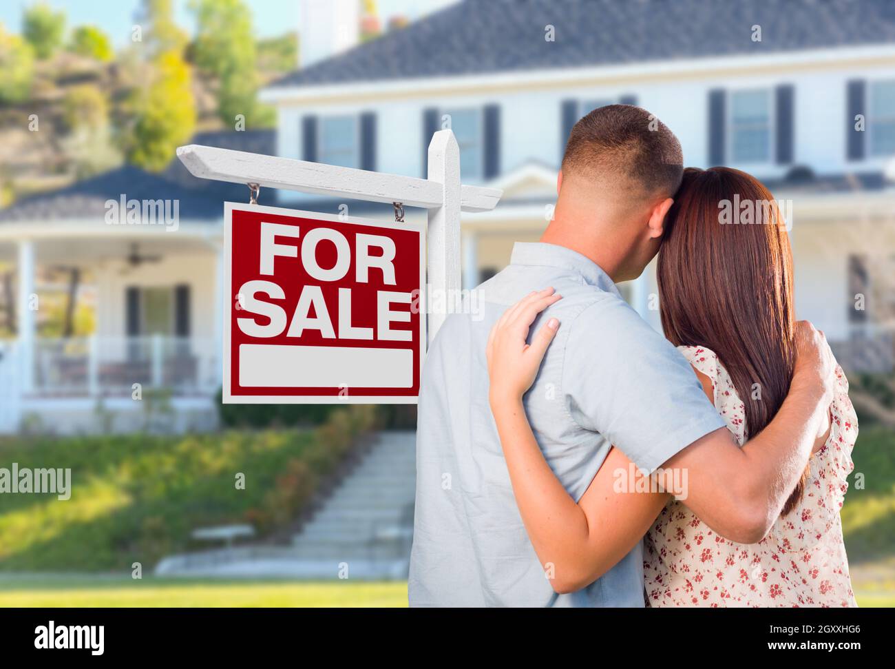 Young couple house sold sign hi-res stock photography and images - Alamy