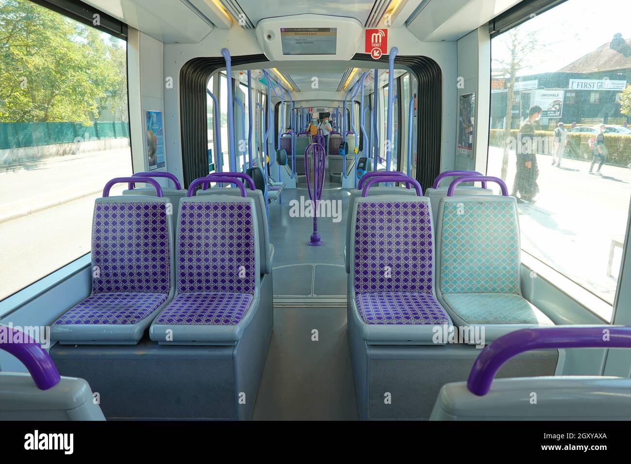 Orleans, Tramway, Innenraum, Design von Guerlain // Orleans, Tramway ...