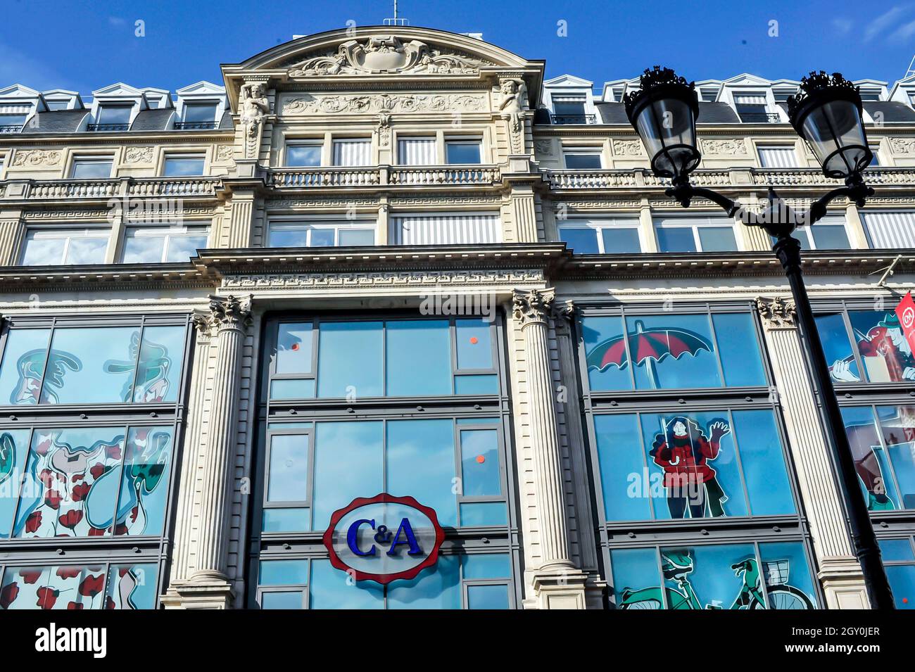 FRANCE. PARIS (75) C&A STORE ON RIVOLI STREET IN THE 1 ST DISTRICT Stock  Photo - Alamy