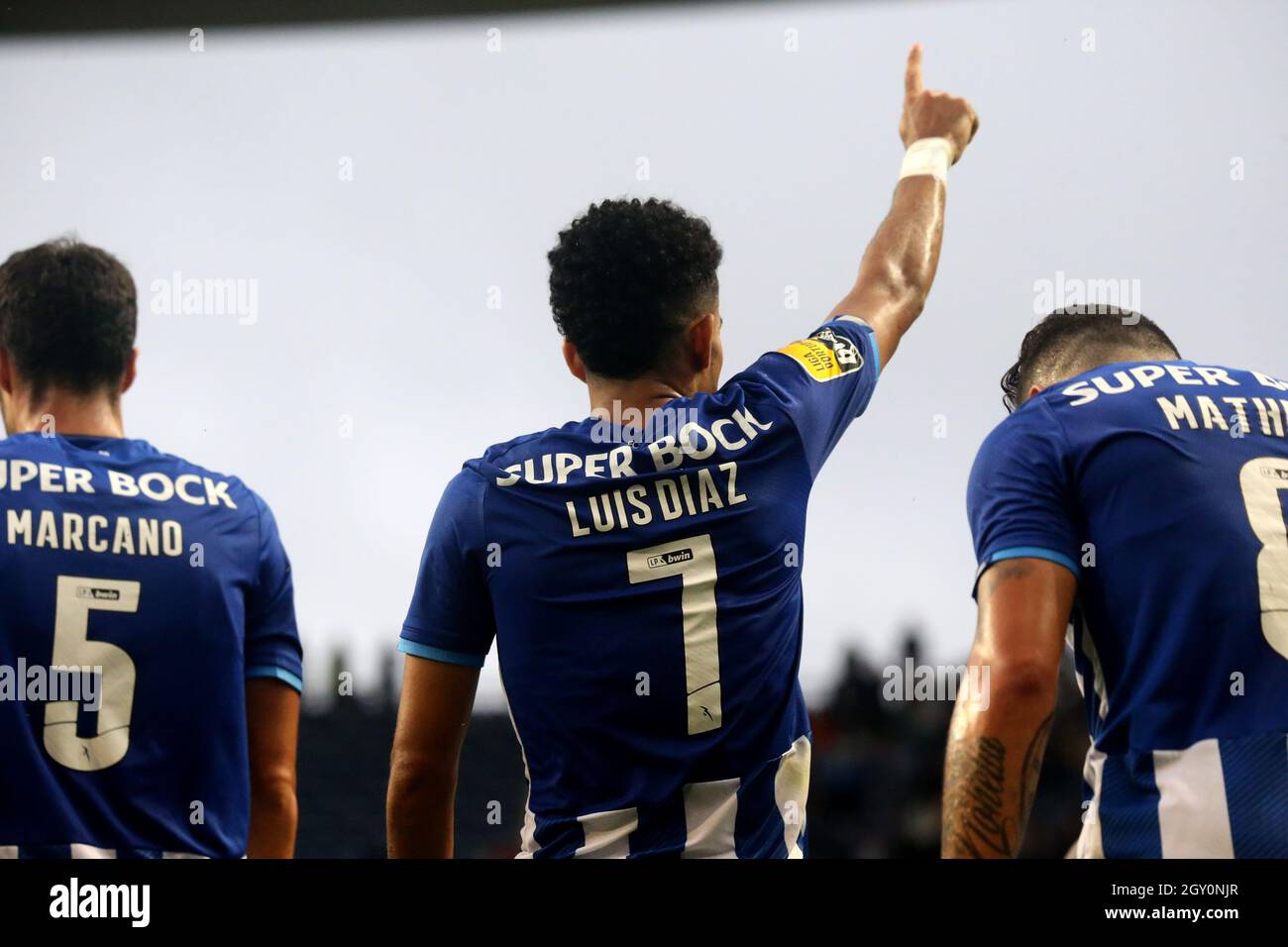 PORTO, PORTUGAL - OCTOBER 02: Luis Díaz of FC Porto celebrates with team mates after scores his Goal ,during the Liga Portugal Bwin match between FC Porto and FC Pacos de Ferreira at Estadio do Dragao on October 2, 2021 in Porto, Portugal. (Photo by MB Media) Stock Photo