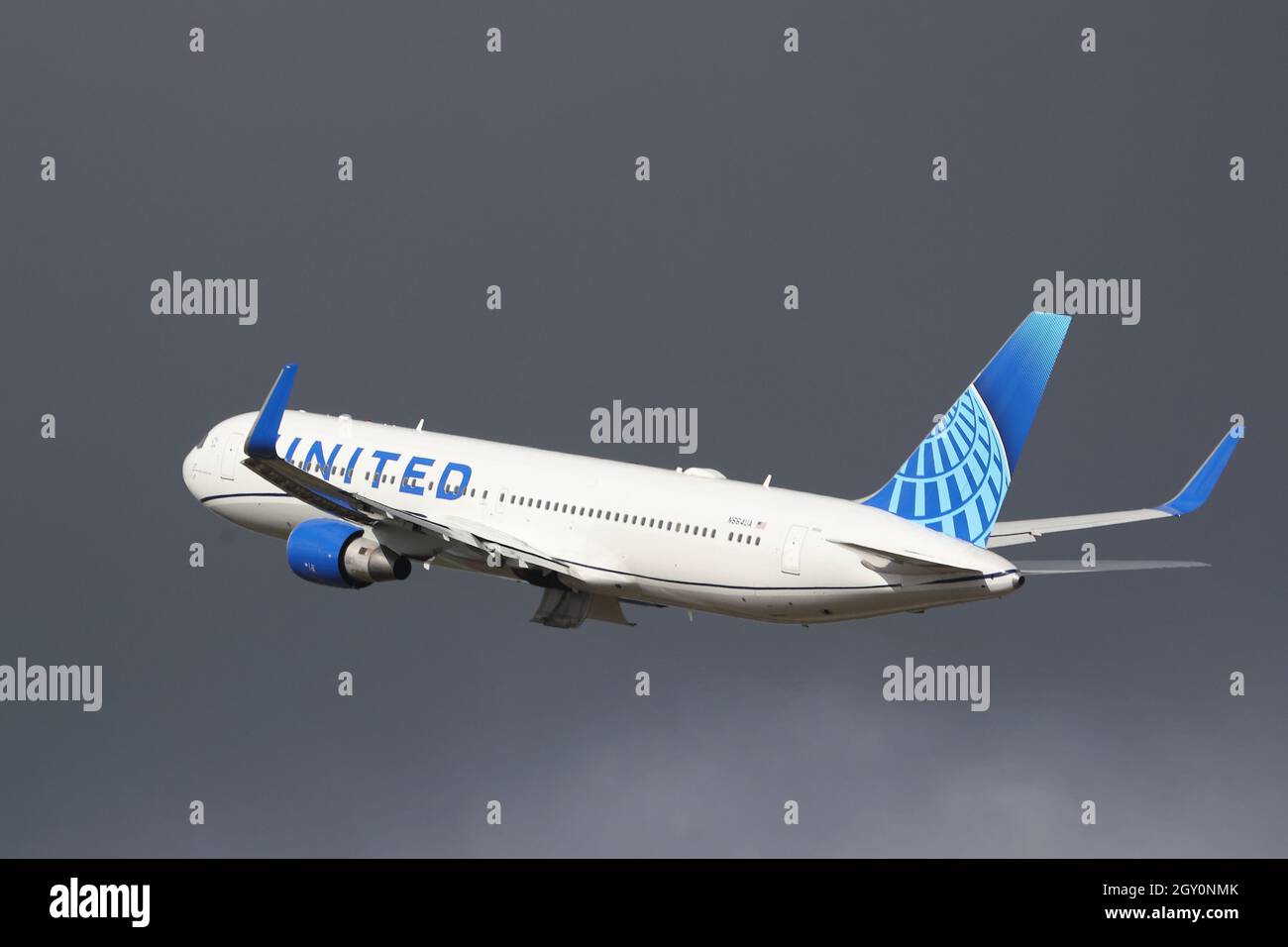 United Airlines Boeing 767 N664UA taking off from London Heathrow Airport, UK Stock Photo