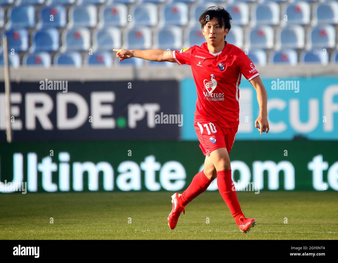 ESTORIL, PORTUGAL - OCTOBER 03: Kanya Fujimoto of Gil Vicente FC in action ,during the Liga Portugal Bwin match between GD Estoril Praia and Gil Vicente FC at Estadio Antonio Coimbra da Mota on October 3, 2021 in Estoril, Portugal.(Photo by MB Media) Stock Photo