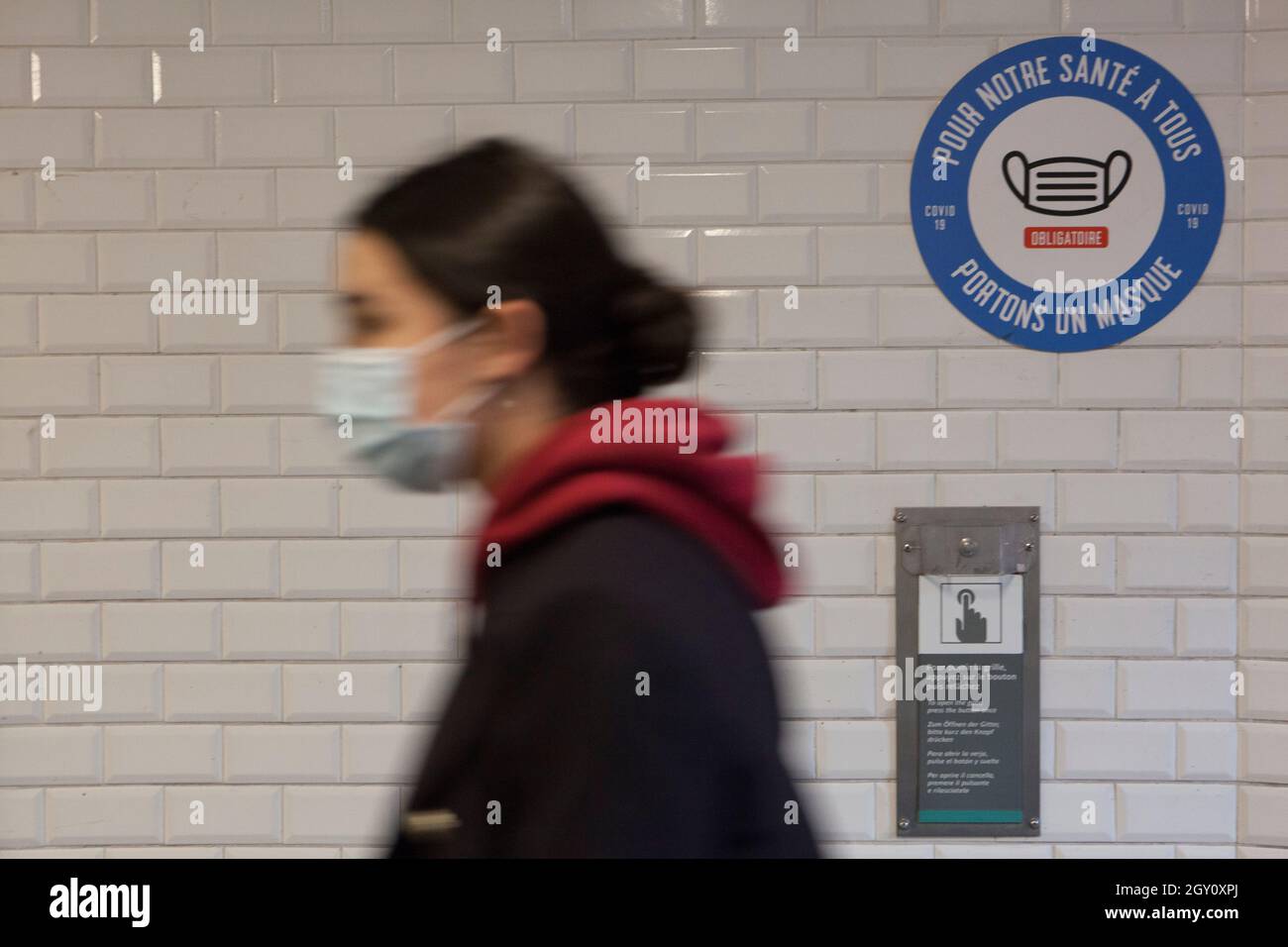 Paris, France 4 October 2021 It is compulsory to wear a face mask on