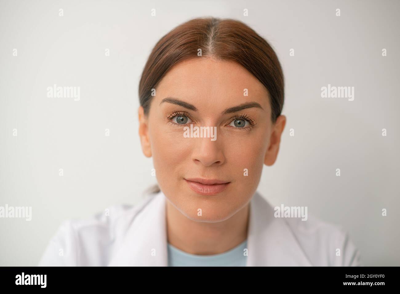 White Robe Hi res Stock Photography And Images Alamy