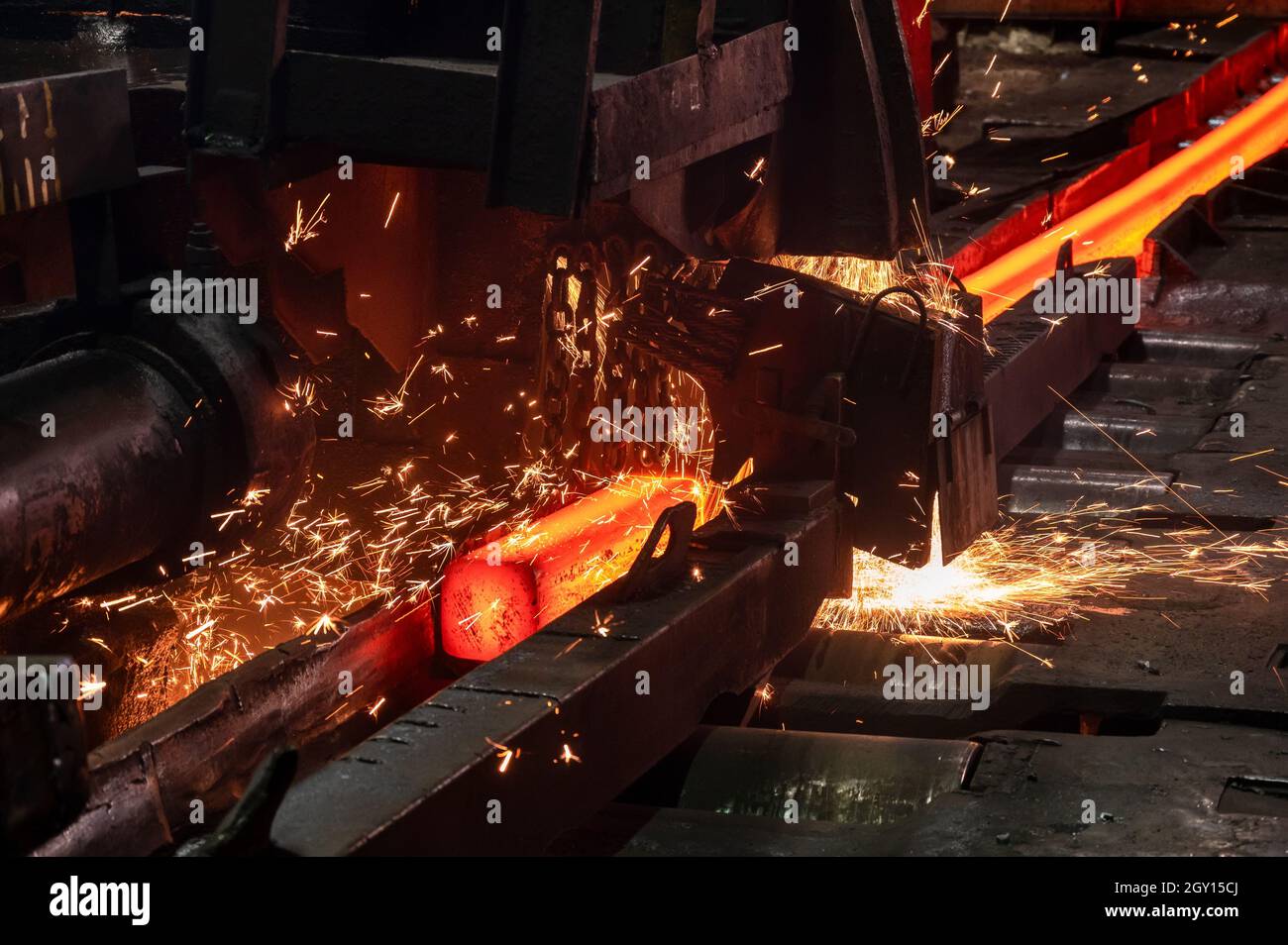 The process of cutting hot rolled steel into lengths Stock Photo Alamy