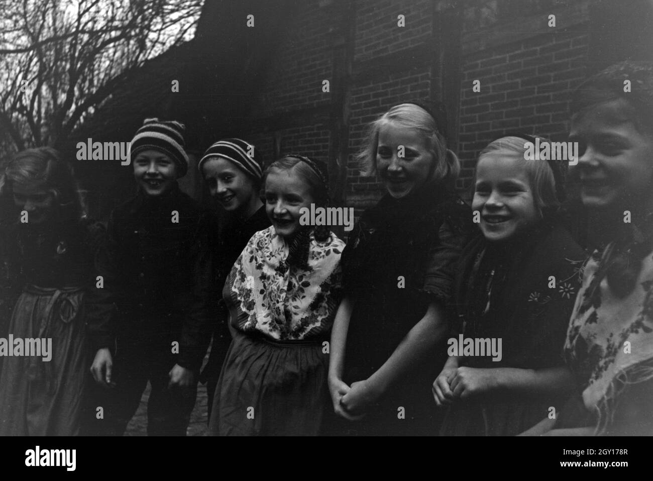 Kinder in der Tracht der Gegend um Ammerland bei Bad Zwischenahn im