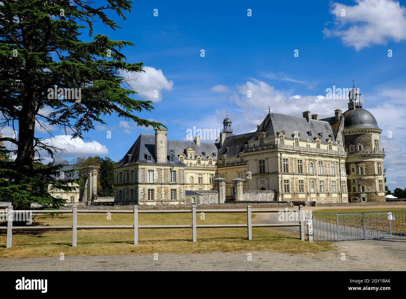 Frankreich, Saint-Florent-le-Vieil, 12.09.2021: das Chateau de Serrant in der französischen Ortschaft Saint-Georges-sur-Loire im Département Maine-et- Stock Photo
