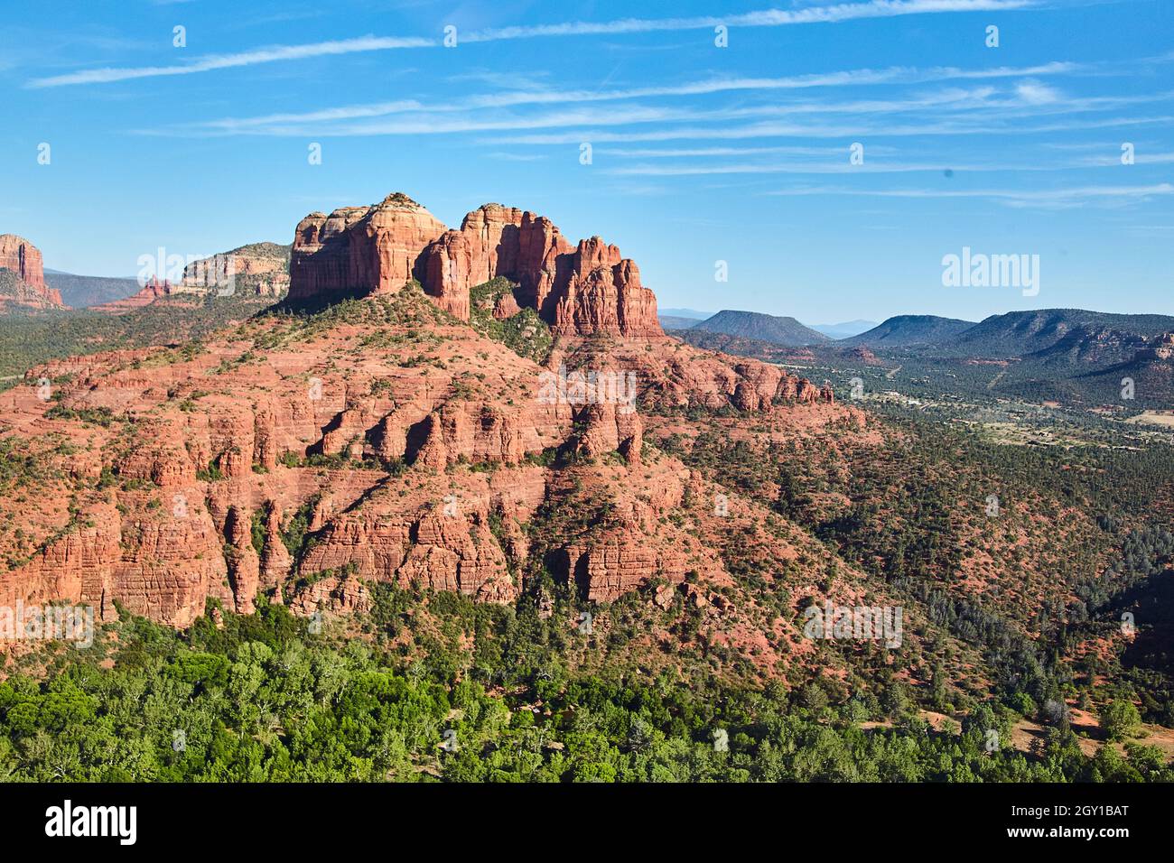 Red Rocks Overhead View Aerial view of red rock mountains in desert with green fields Stock ...