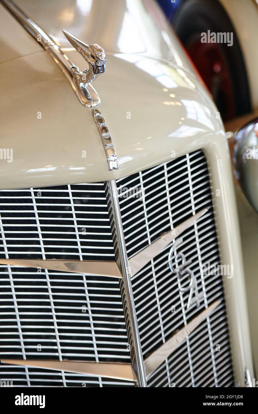 Close-up of an antique white car with a grill duesenberg Stock Photo