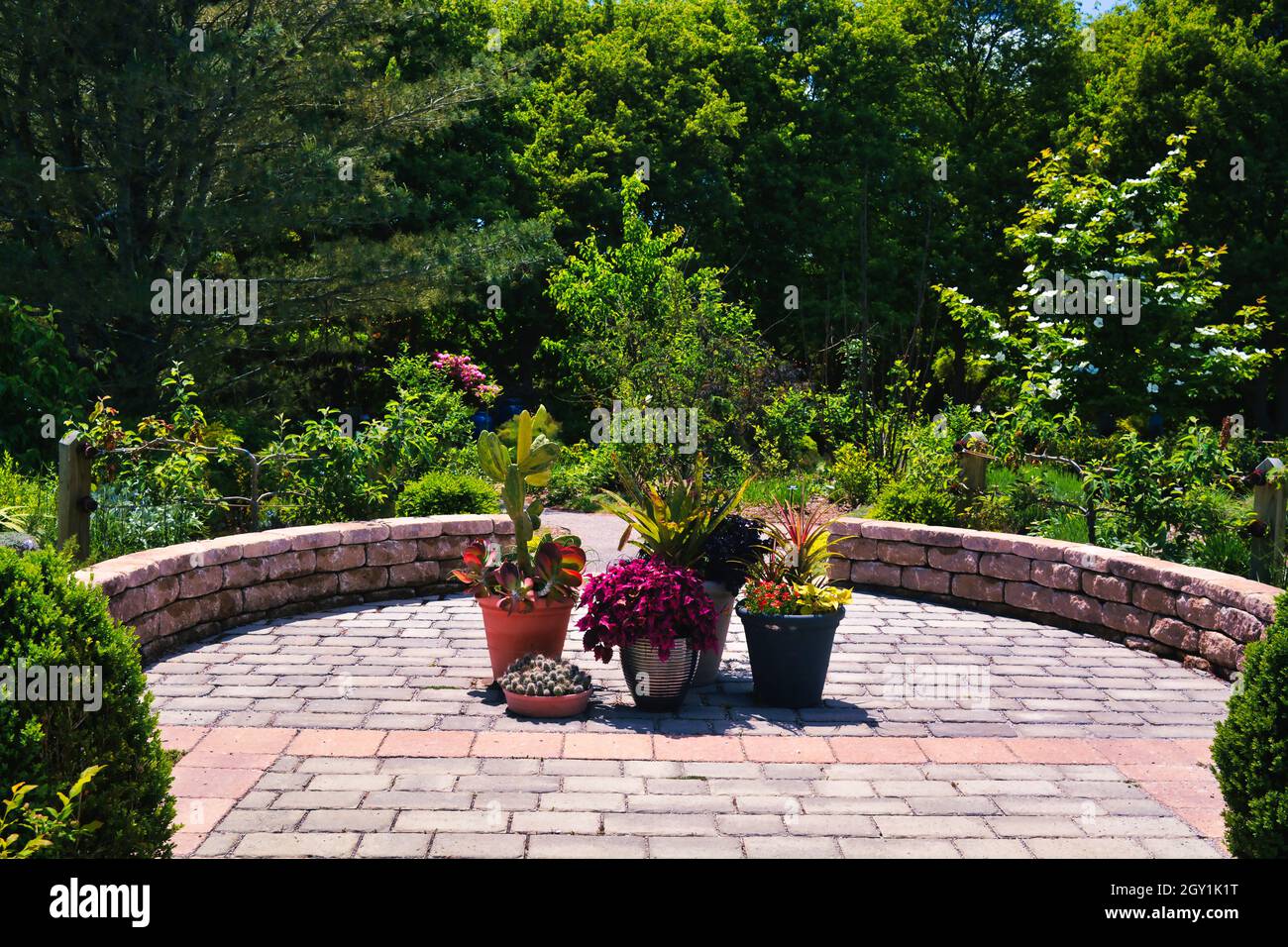 Flower arrangement in a garden in Blacksburg, Virginia Stock Photo Alamy