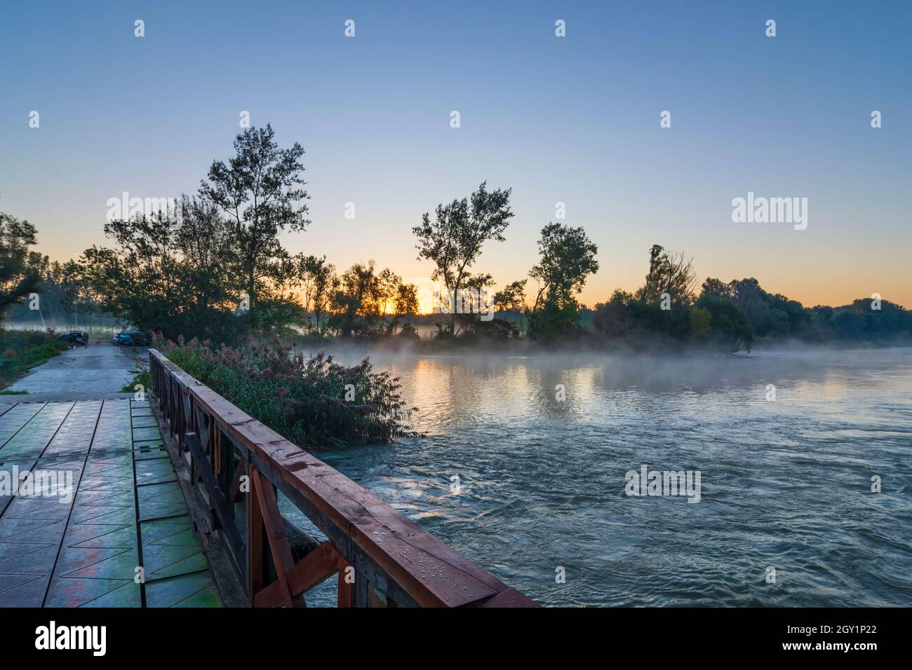Szigetköz (Little Rye Island, Kleine Schüttinsel): anabranch of river Danube, sunrise, bridge, cars of anglers in , Györ-Moson-Sopron, Hungary Stock Photo