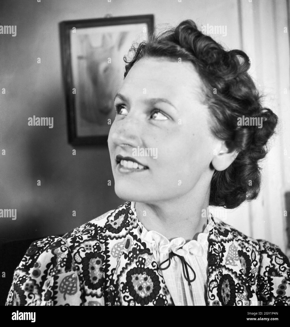People women 1930s germany portrait hi-res stock photography and images ...