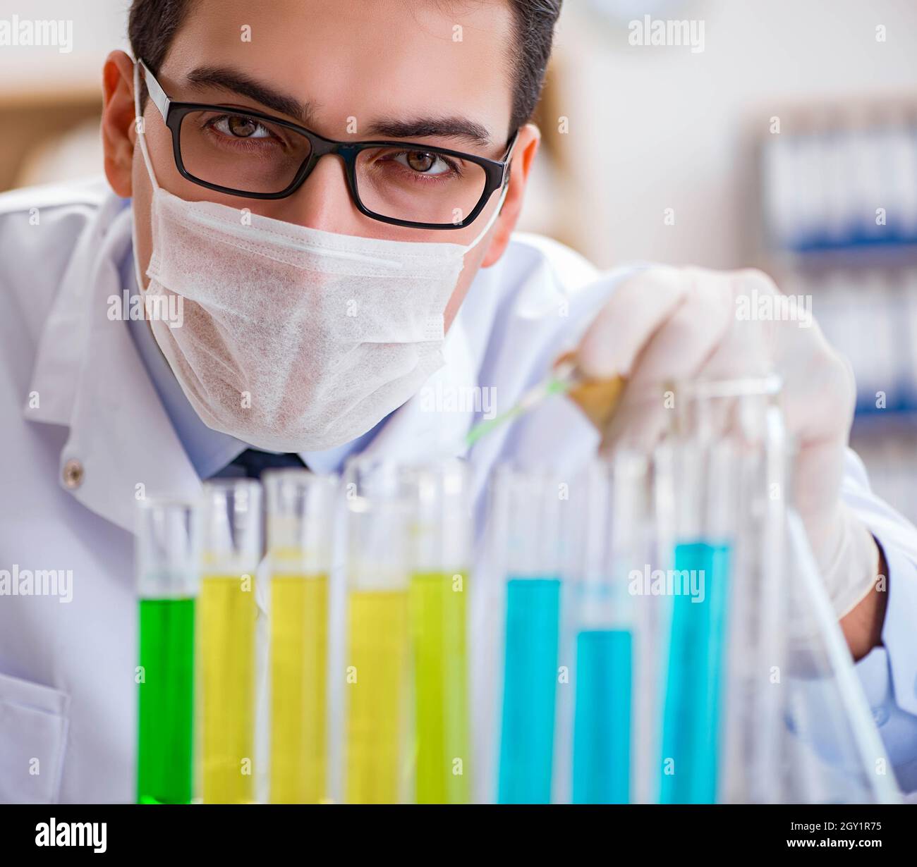 The doctor working in the lab Stock Photo - Alamy