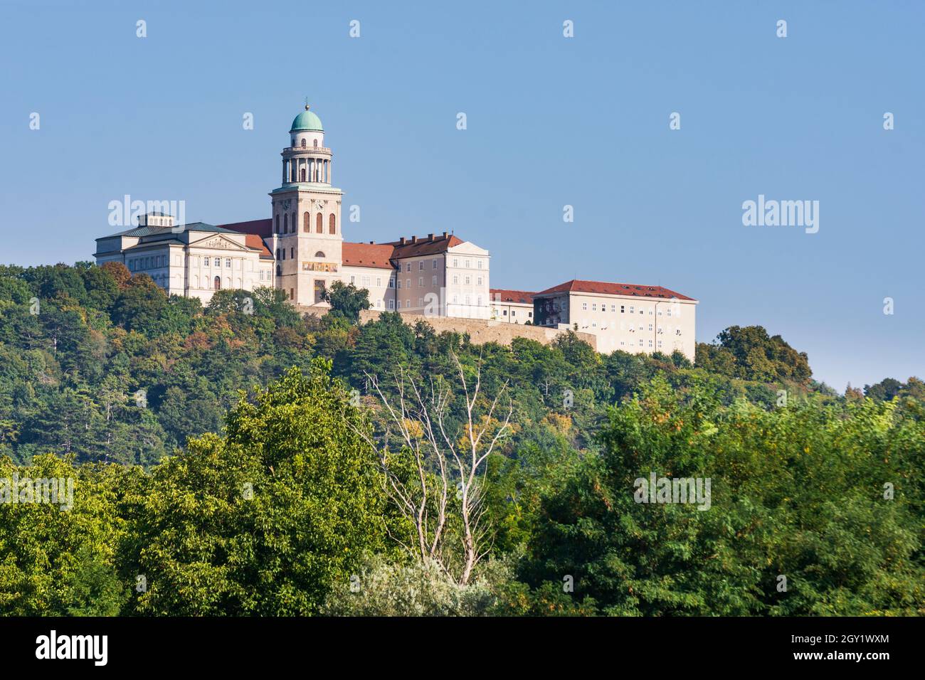 Pannonhalma (Martinsberg): Pannonhalma Archabbey in , Györ-Moson-Sopron, Hungary Stock Photo