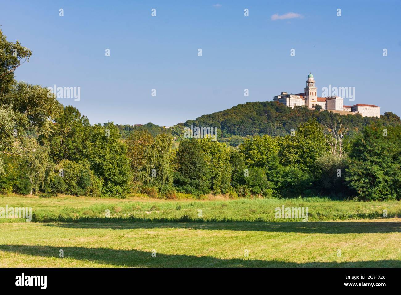 Pannonhalma (Martinsberg): Pannonhalma Archabbey in , Györ-Moson-Sopron, Hungary Stock Photo
