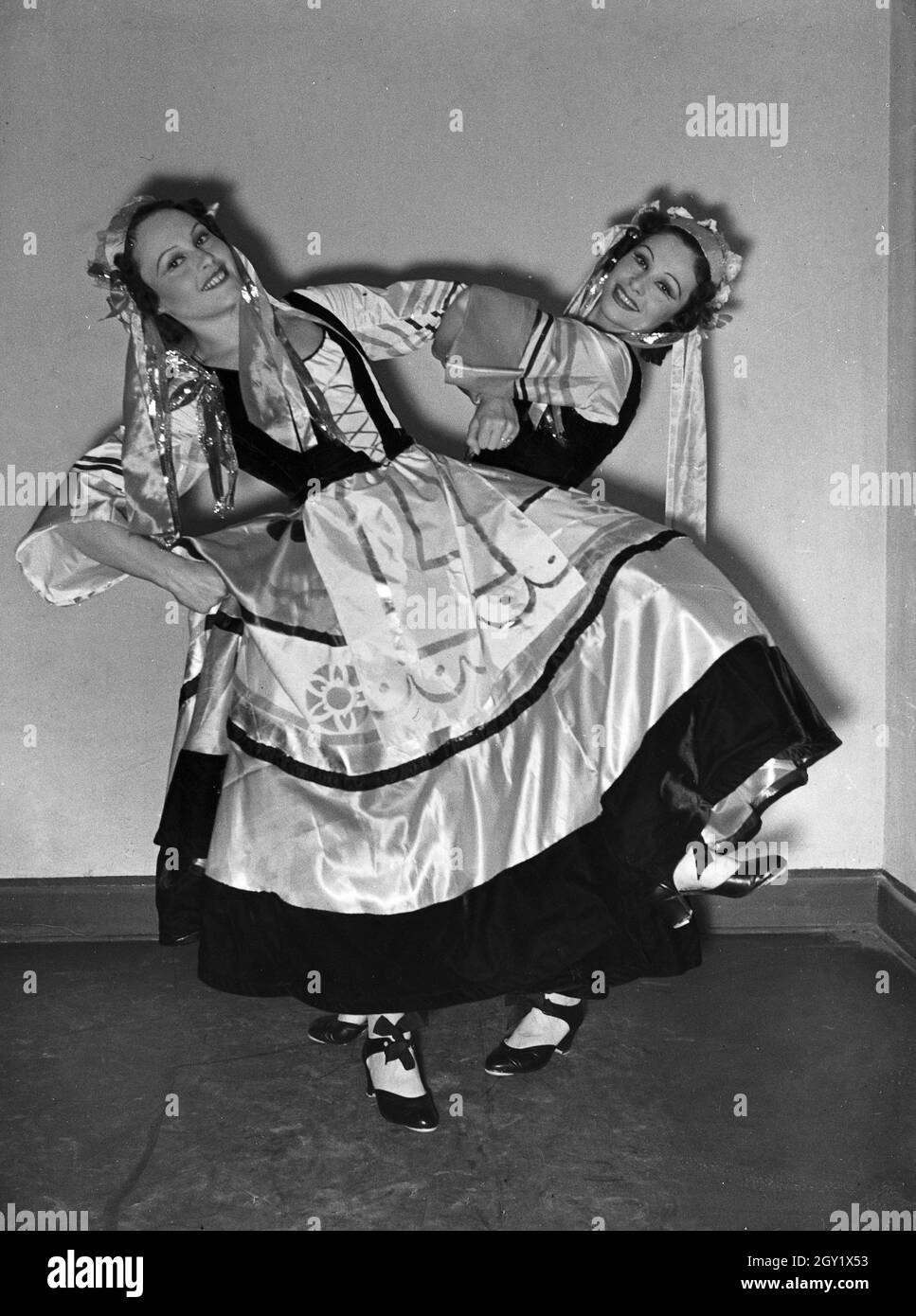 Historische Kostüme, hier: , Deutschland 1930er Jahre. Historical costumes, here: , Germany 1930s. Stock Photo