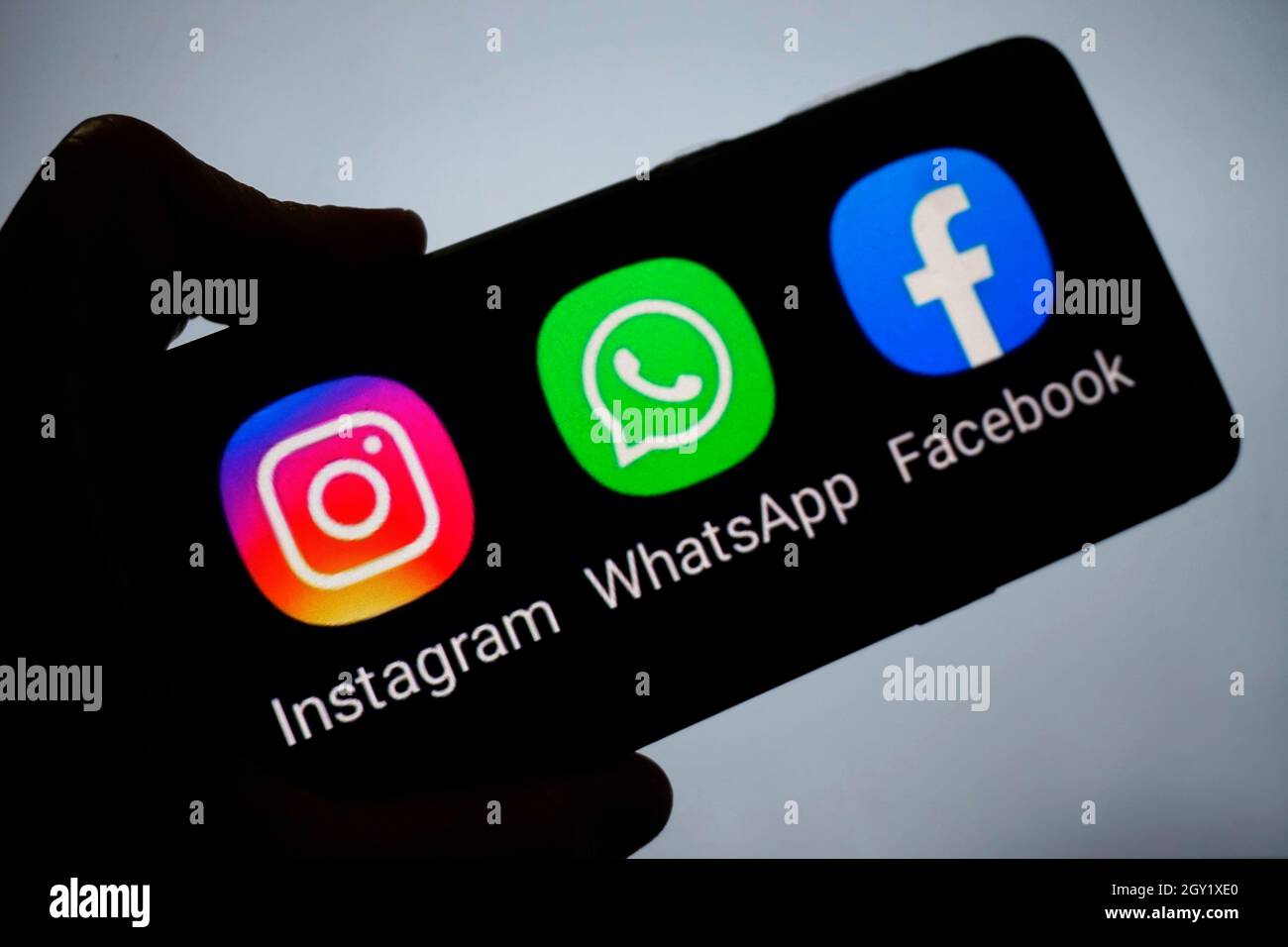 After Almost Seven Hours Off The Air Facebook Whatsapp And Instagram Are Back Up And Running This Monday 4 The Information Was Confirmed By The Company Itself The Fall Of Facebook Services