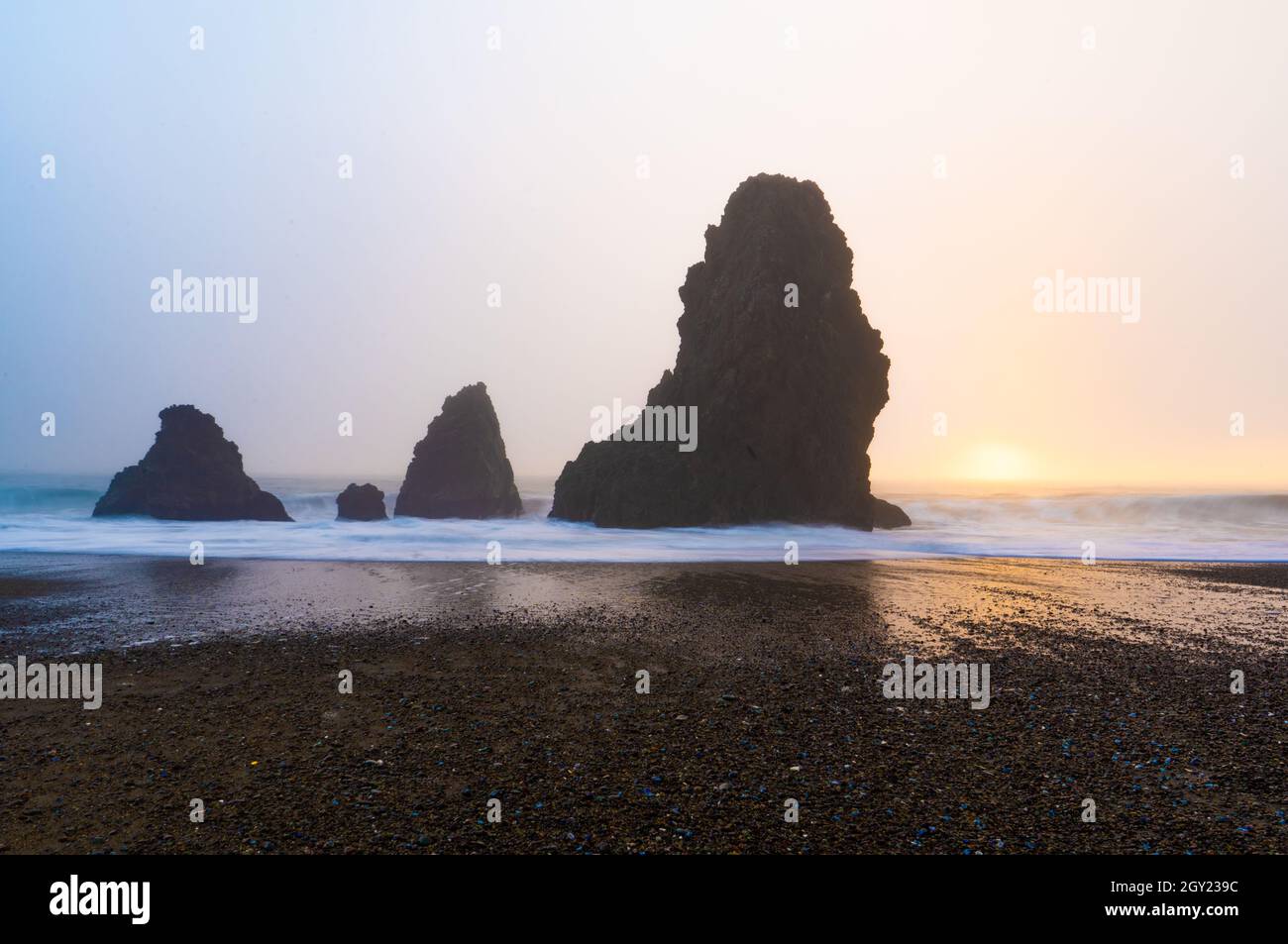 San Fran Rodeo Beach Rodeo Beach in San Francisco, Bay Area, sunrise, summer weather Stock ...