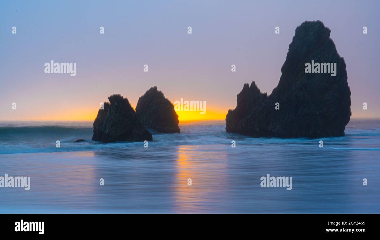 San Fran Rodeo Beach Rodeo Beach in San Francisco, Bay Area, sunrise, summer weather Stock ...