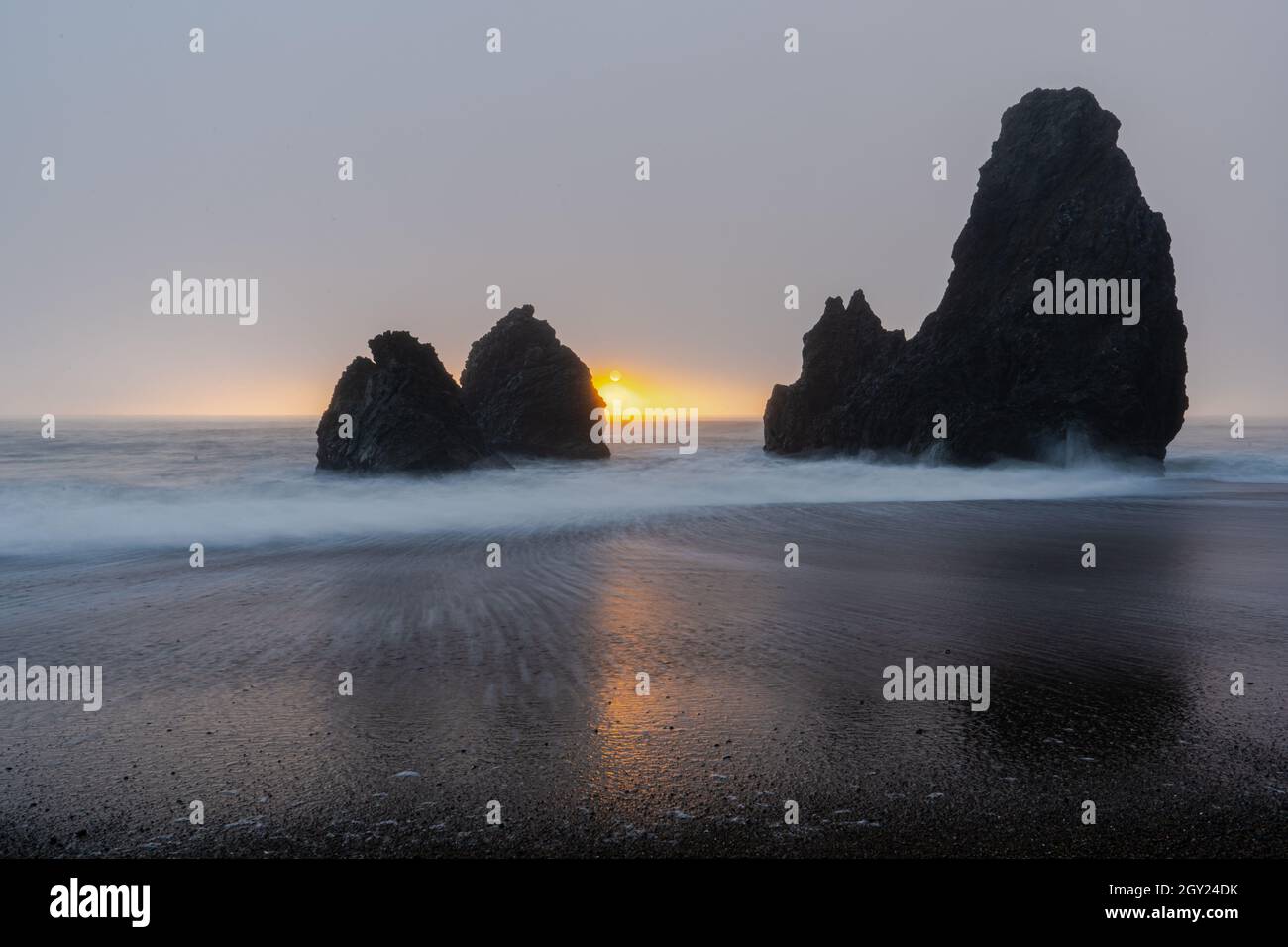 San Fran Rodeo Beach Rodeo Beach in San Francisco, Bay Area, sunrise, summer weather Stock ...