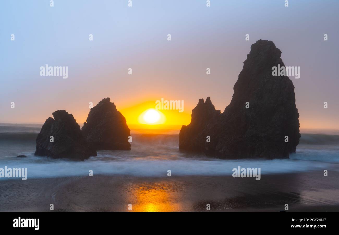 San Fran Rodeo Beach Rodeo Beach in San Francisco, Bay Area, sunrise, summer weather Stock ...