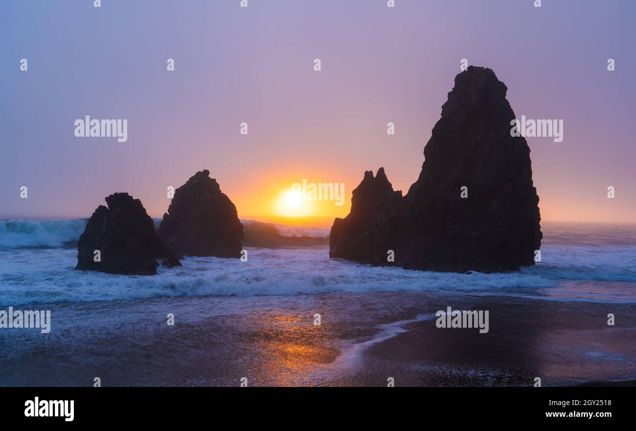 San Fran Rodeo Beach Rodeo Beach in San Francisco, Bay Area, sunrise, summer weather Stock ...
