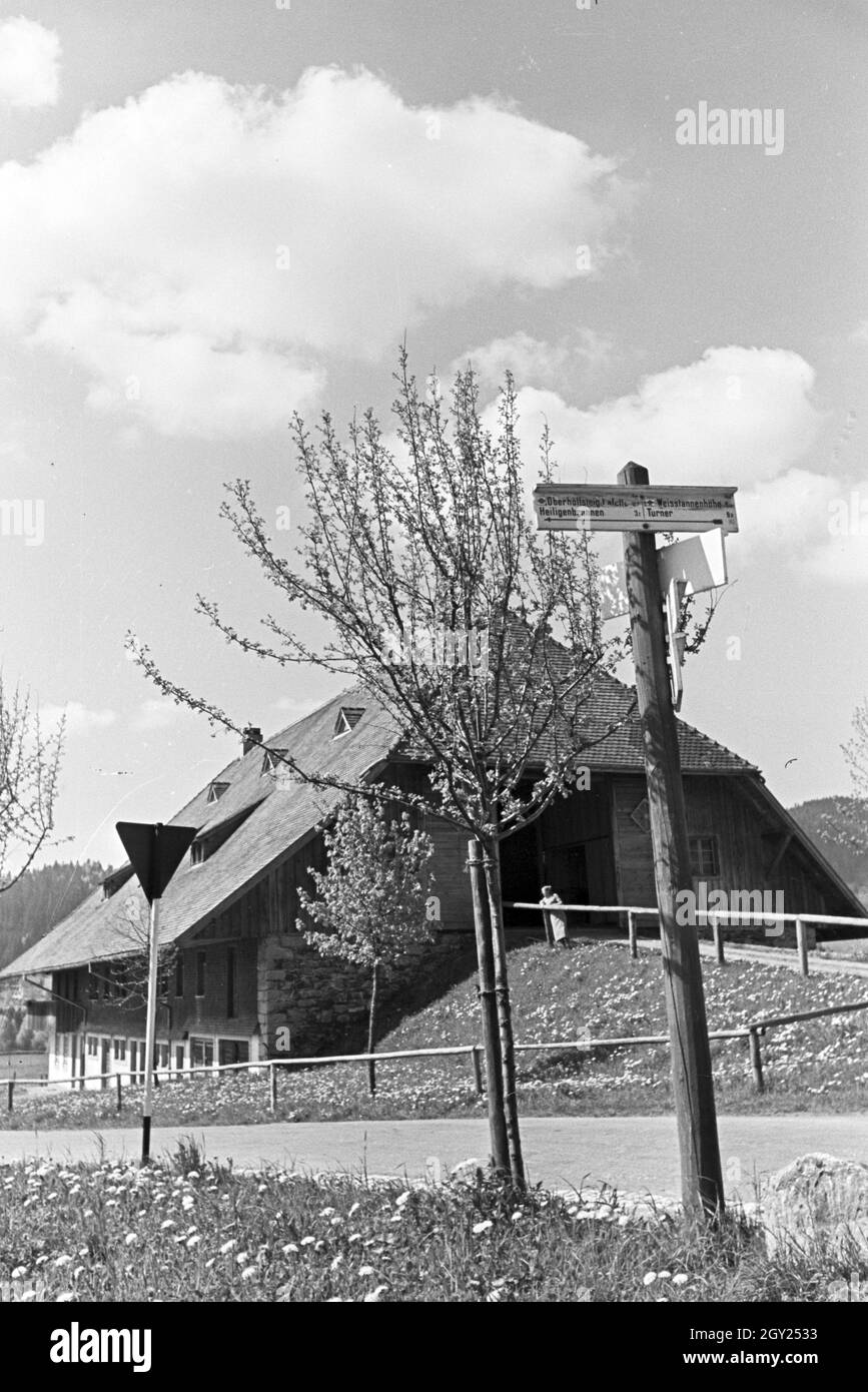 Ein altes Haus im Schwarzwald, Deutschland 1930er Jahre. An old house in the Black Forest, Germany 1930s. Stock Photo
