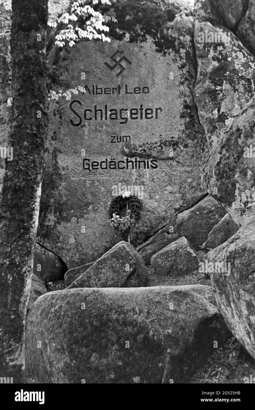 Ein Denkmal von Albert Leo Schlageter im Schwarzwald in der Nähe von Berg Brend, Deutschland 1930er Jahre. A memorial of Albert Leo Schlageter in the Black Forest near mountain Brend, Germany 1930s. Stock Photo