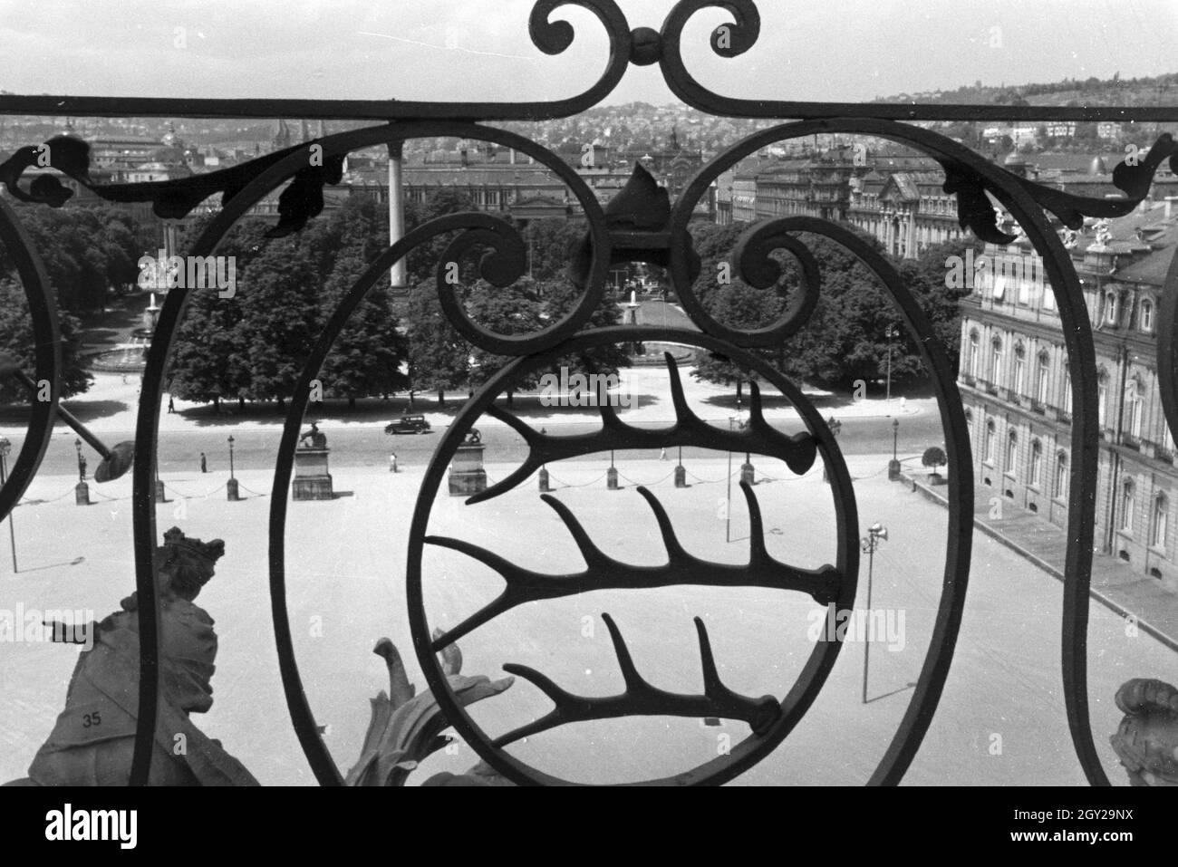 Der Ehrenhof des Neuen Schlosses in Stuttgart, Deutschland 1930er Jahre. The main courtyard of the New Palace in Stuttgart, Germany 1930s. Stock Photo