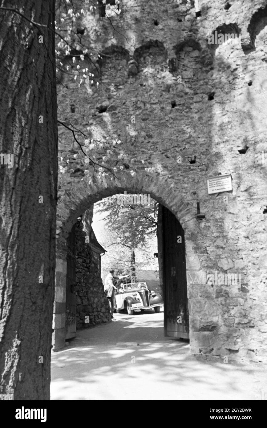 Ein Ausflug zum Auerbacher Schloss, Deutsches Reich 1930er Jahre. An excursion to the Auerbach castle, Germany 1930s. Stock Photo