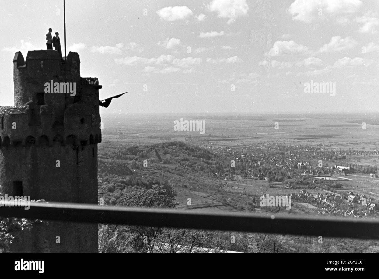 Ein Ausflug zum Auerbacher Schloss, Deutsches Reich 1930er Jahre. An excursion to the Auerbach castle, Germany 1930s. Stock Photo