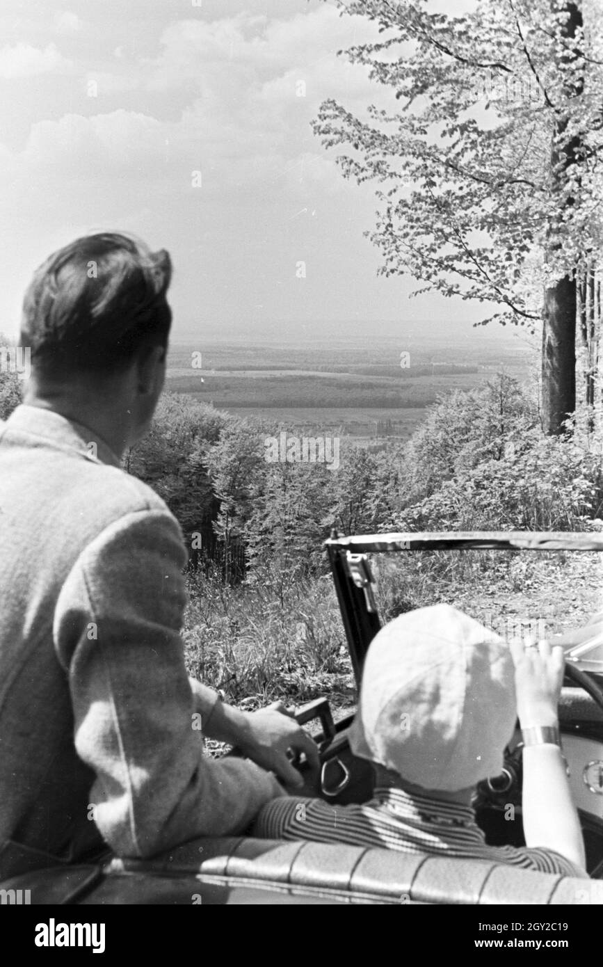 Ein Ausflug zum Auerbacher Schloss, Deutsches Reich 1930er Jahre. An excursion to the Auerbach castle, Germany 1930s. Stock Photo