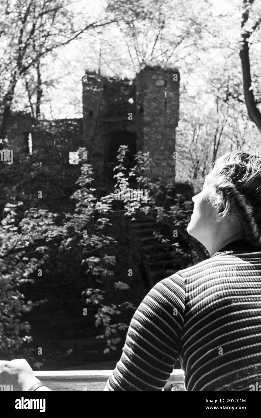 Ein Ausflug zum Auerbacher Schloss, Deutsches Reich 1930er Jahre. An excursion to the Auerbach castle, Germany 1930s. Stock Photo