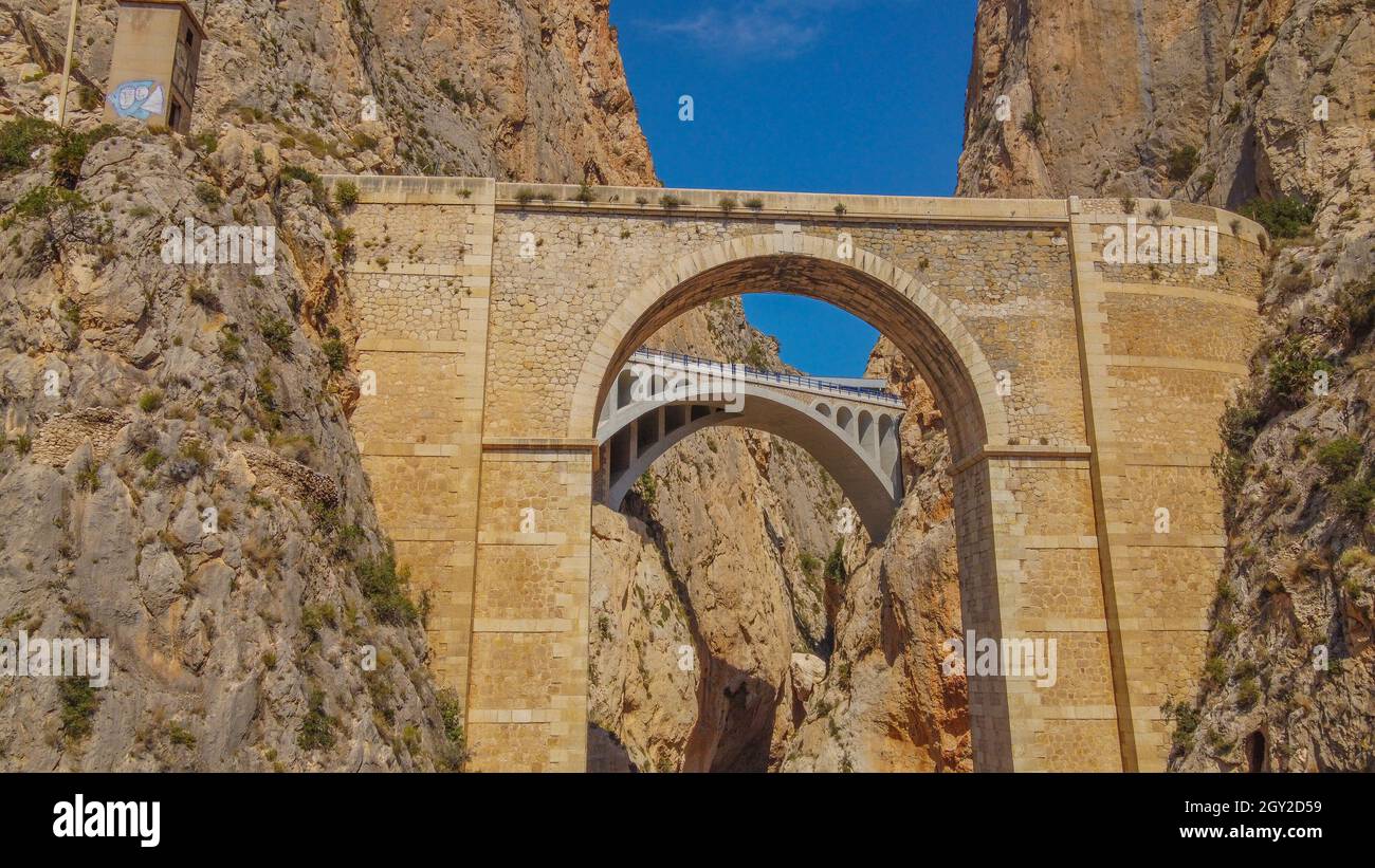 Bridge En Rocks Stone bridges between the rocks Stock Photo - Alamy