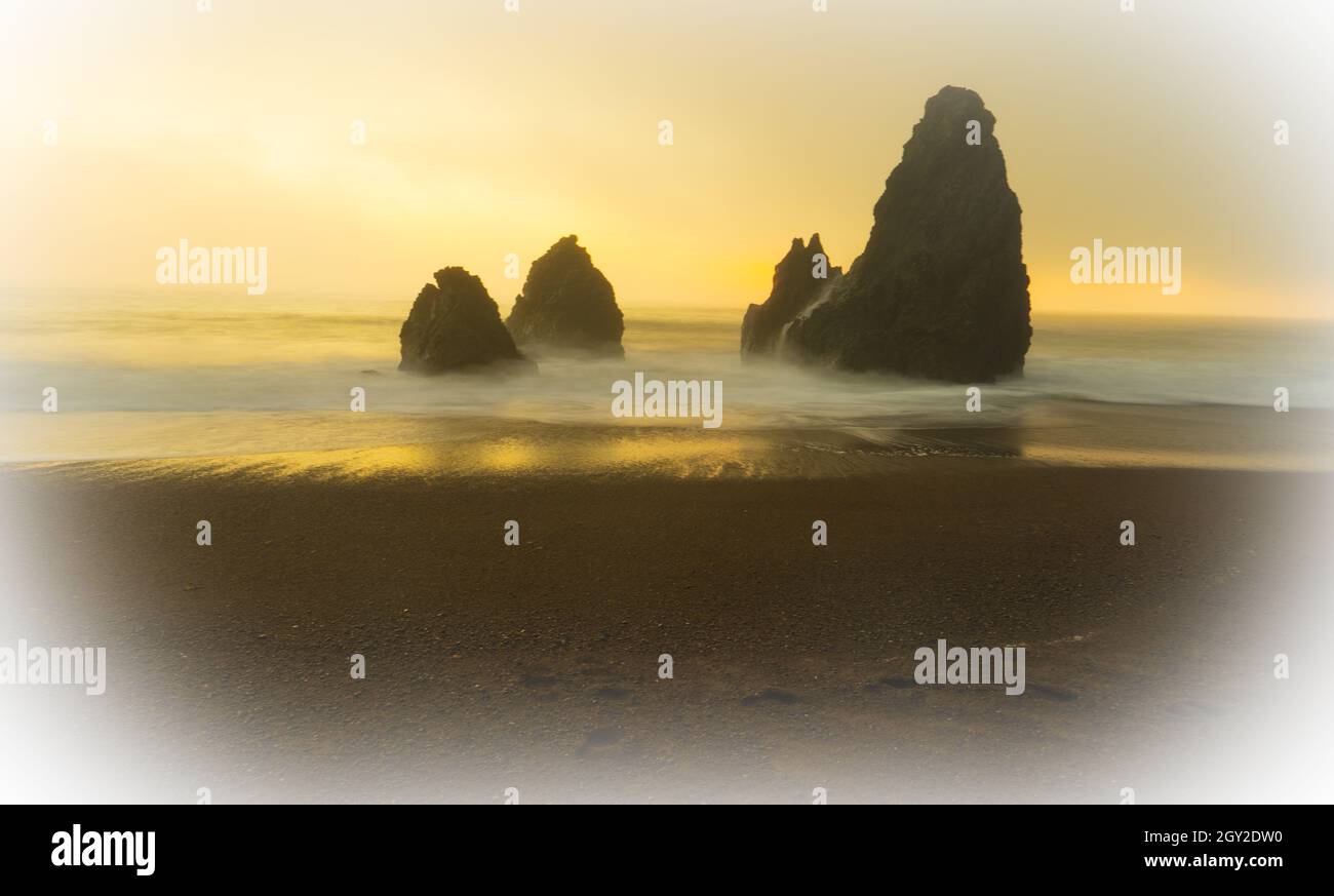 San Fran Rodeo Beach Rodeo Beach in San Francisco, Bay Area, sunrise, summer weather Stock ...