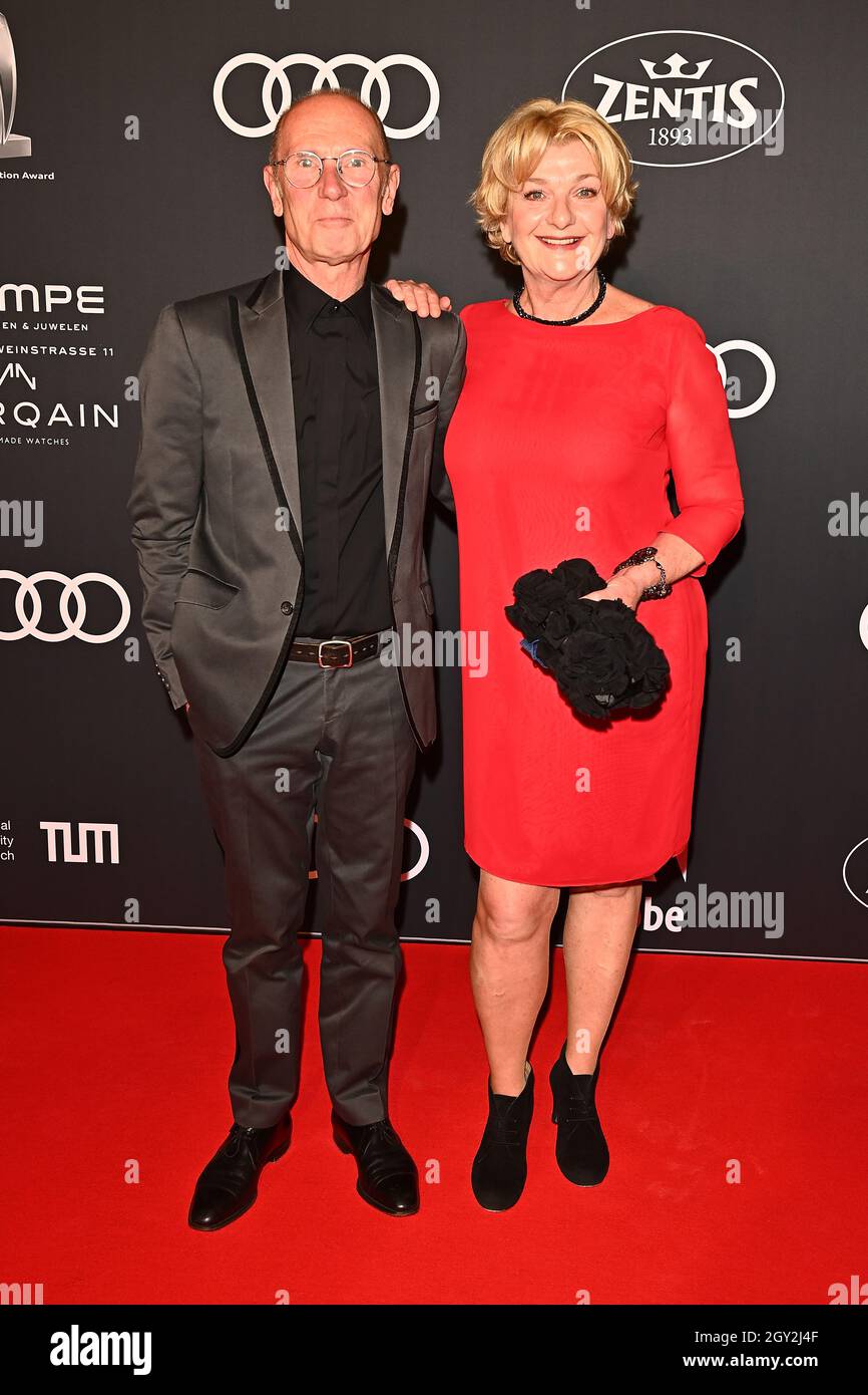 Saskia VESTER (actress), with husband Robert FLOERKE. AUDI GENERATION AWARD  2021, Red Carpet on October 6th, 2021 in Muenchen/ALLIANZAREN A Stock Photo  - Alamy