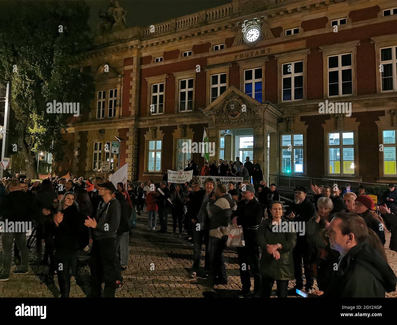 Montagsdemo der Corona-Maßnahmen-Gegner am Postplatz. Görlitz,04.10.2021 Stock Photo